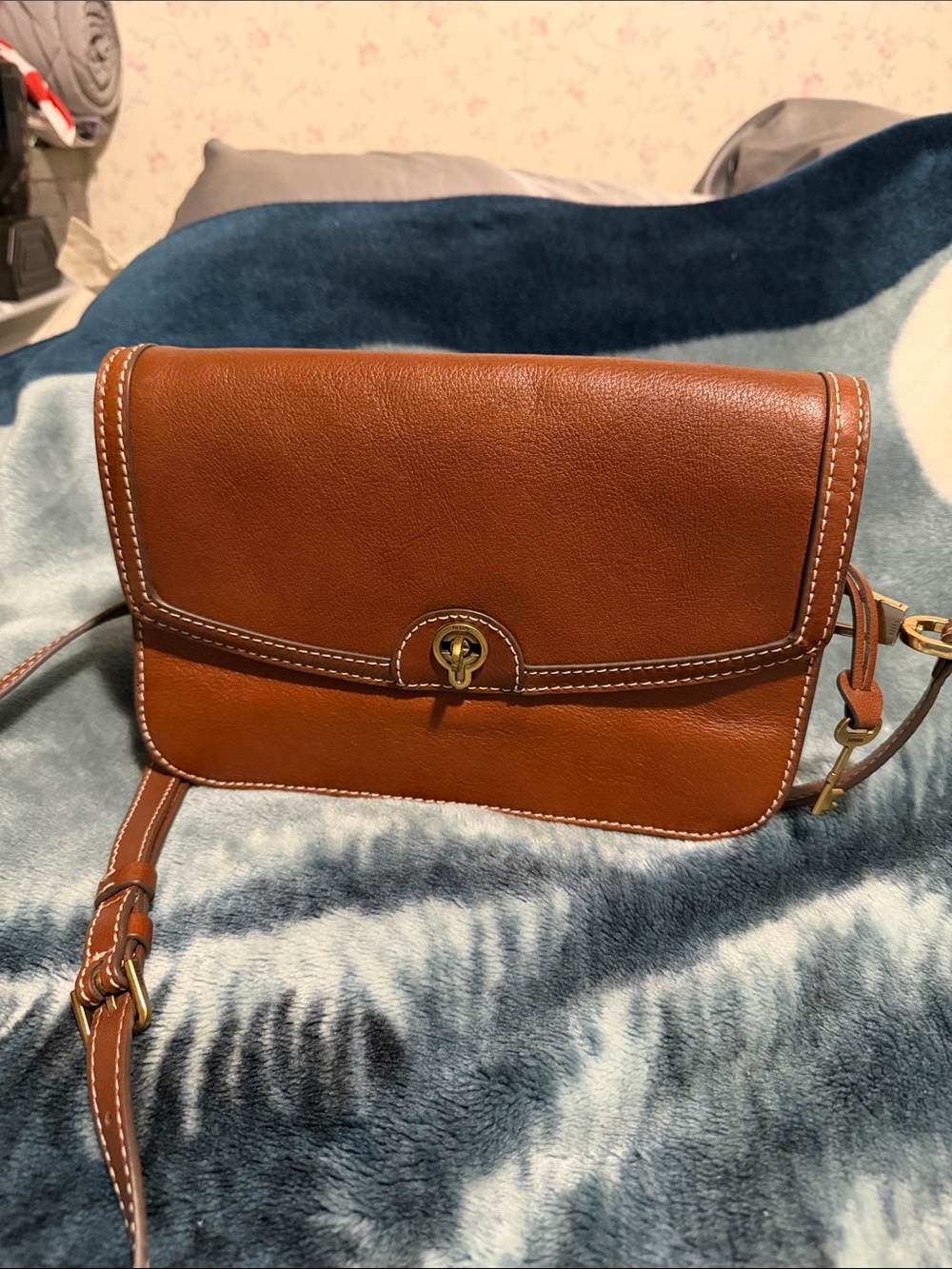 Fossil Saddle Leather Crossbody — Cognac Brown